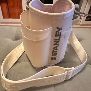 Stanley 40OZ quencher carry all